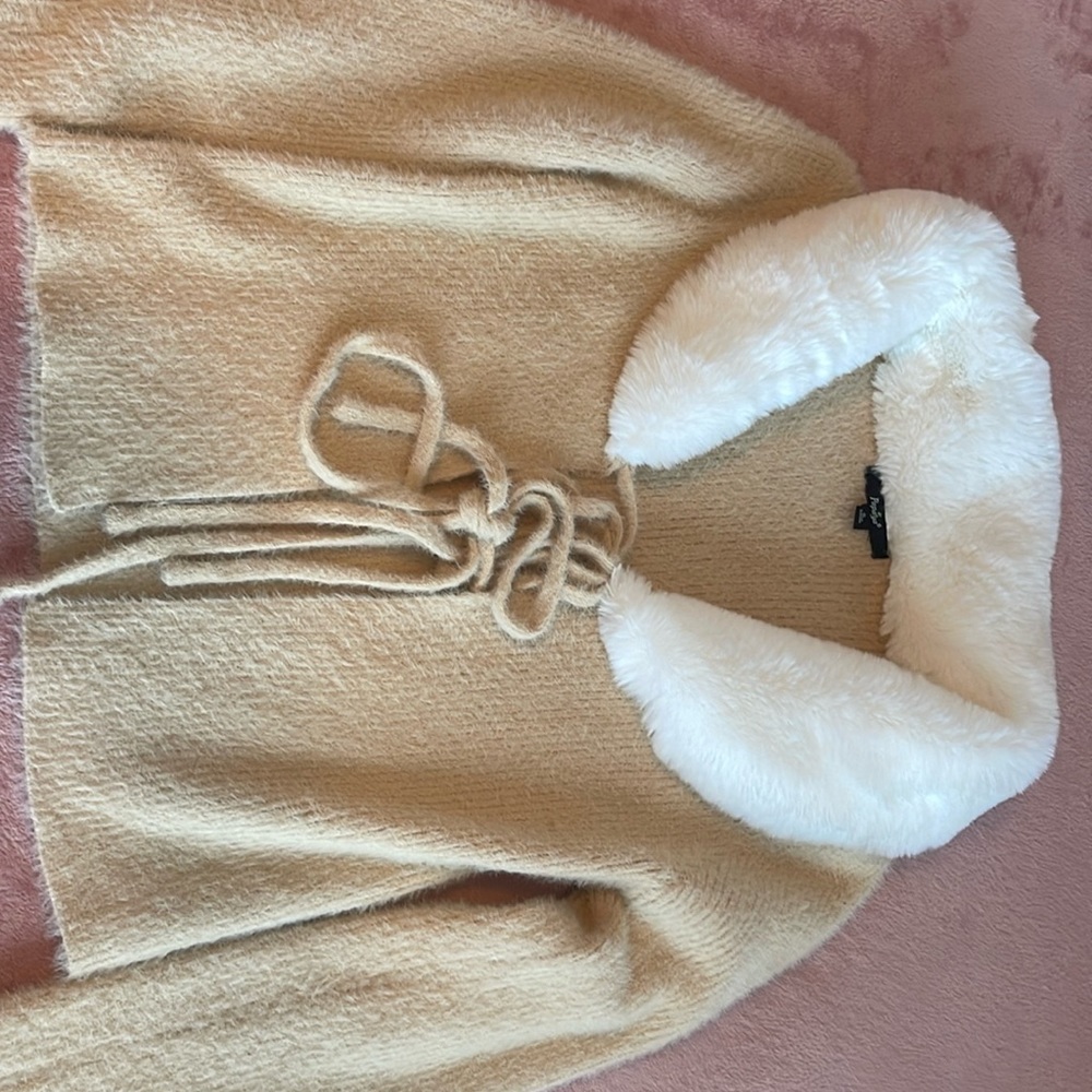 Papaya long sleeve w/ Fur Cuffs on top!